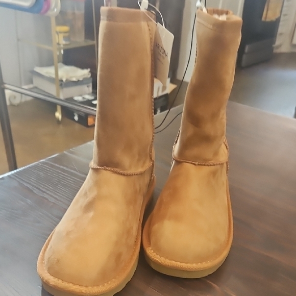 Stylish Cognac Suede Boots - Picture 5 of 7